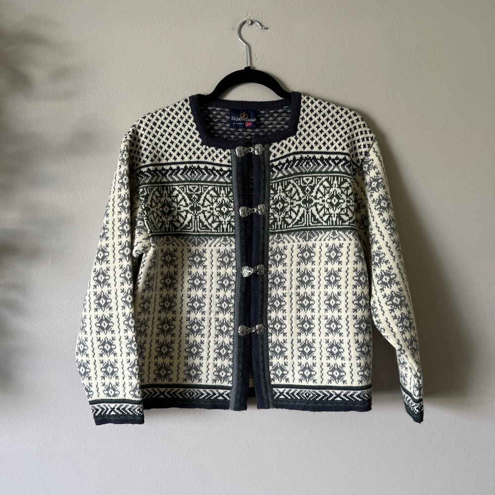 Skjaeveland of Norway pure wool sweater cardigan square neck silver clasps S
